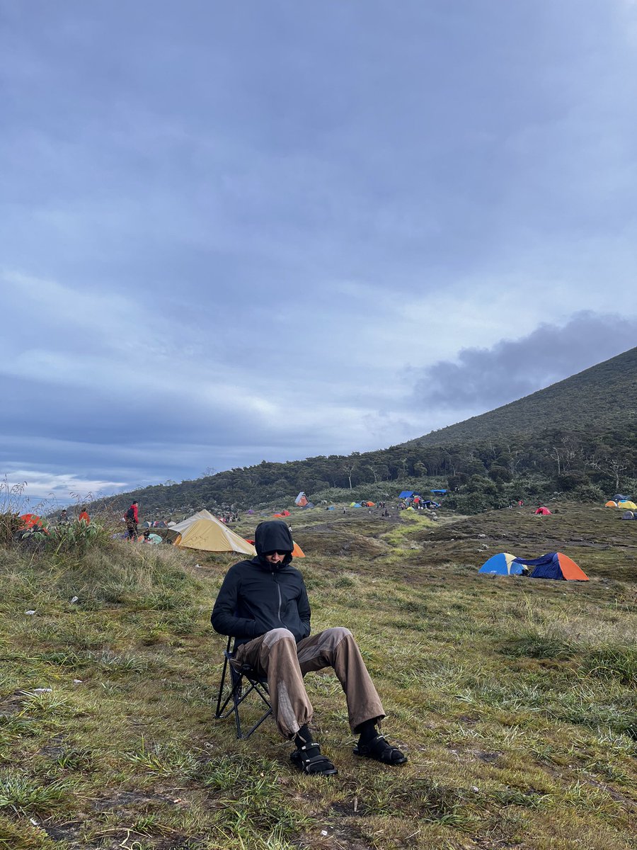 Mhmdsyachrony2's tweet image. Gunung Gede tiris euyy #gorpcore