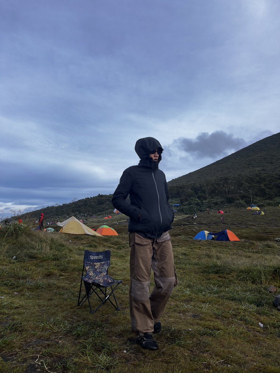 Mhmdsyachrony2's tweet image. Gunung Gede tiris euyy #gorpcore