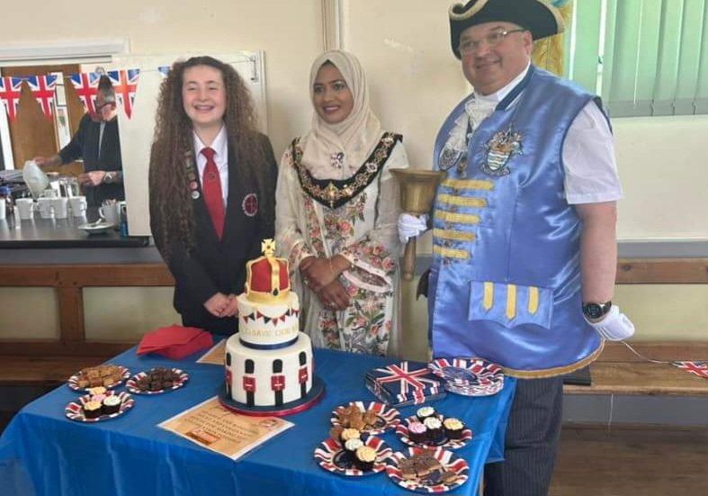 Thank you Megan from <a href="/StRomerosCS/">St Oscar Romero Catholic School</a> &amp; <a href="/WorthingMayor/">Mayor of Worthing</a> Cllr <a href="/HennaChowdhury/">Henna Chowdhury</a> for joining us for our Dementia Choir 
#KingCharlesCoronation Concert at <a href="/StSymphorians/">StSymphorians Church</a> with Dementia Friendly Worthing &amp; Alzheimer's Society