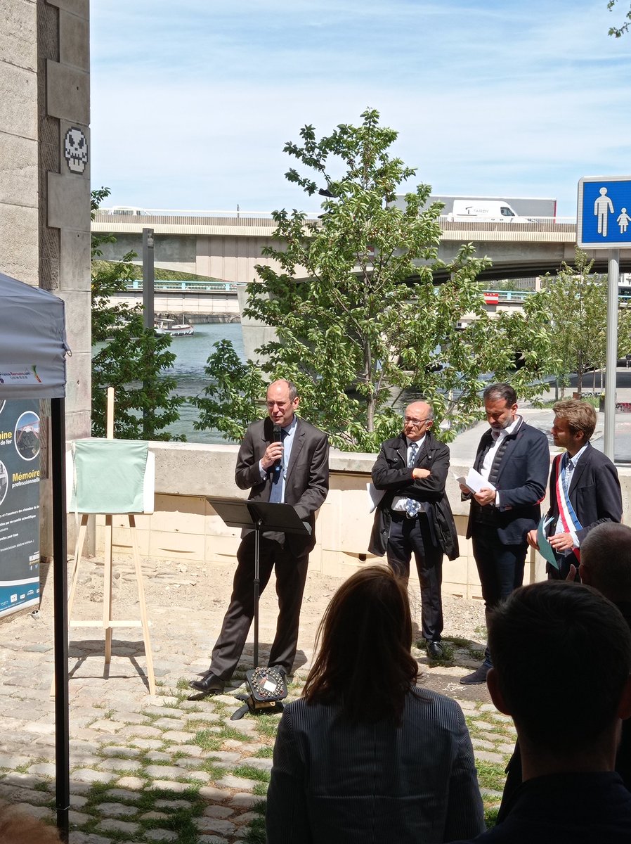 Railsethistoire's tweet photo. Inauguration du #Poste1 de Lyon-Perrache : prise de parole de Matthieu Chabanel, Président Directeur Général de @SNCFReseau https://t.co/YcPrBplG1A