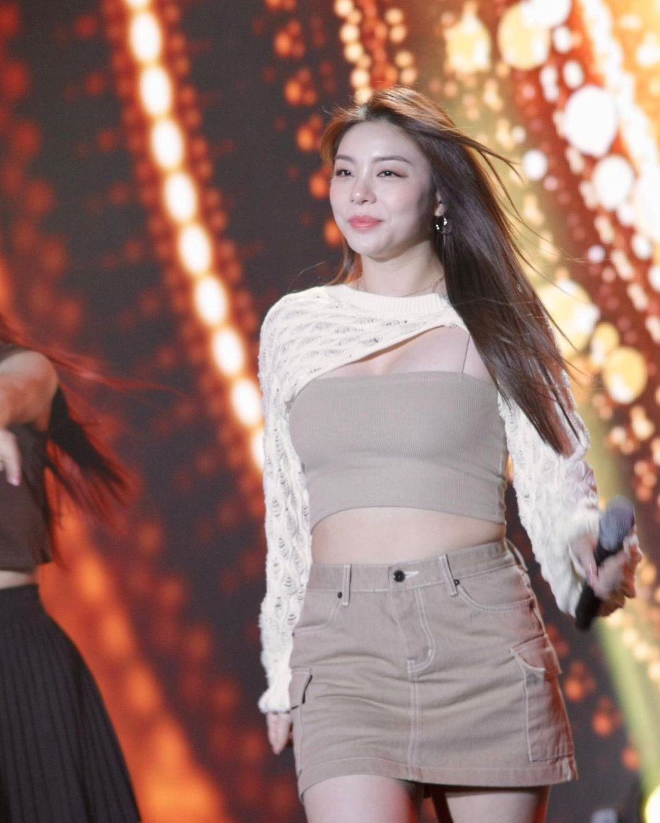 pretty_ailee's tweet photo. This is their definition of old…
I wanna be fcukin’ old then! https://t.co/Mz9zKTDheQ