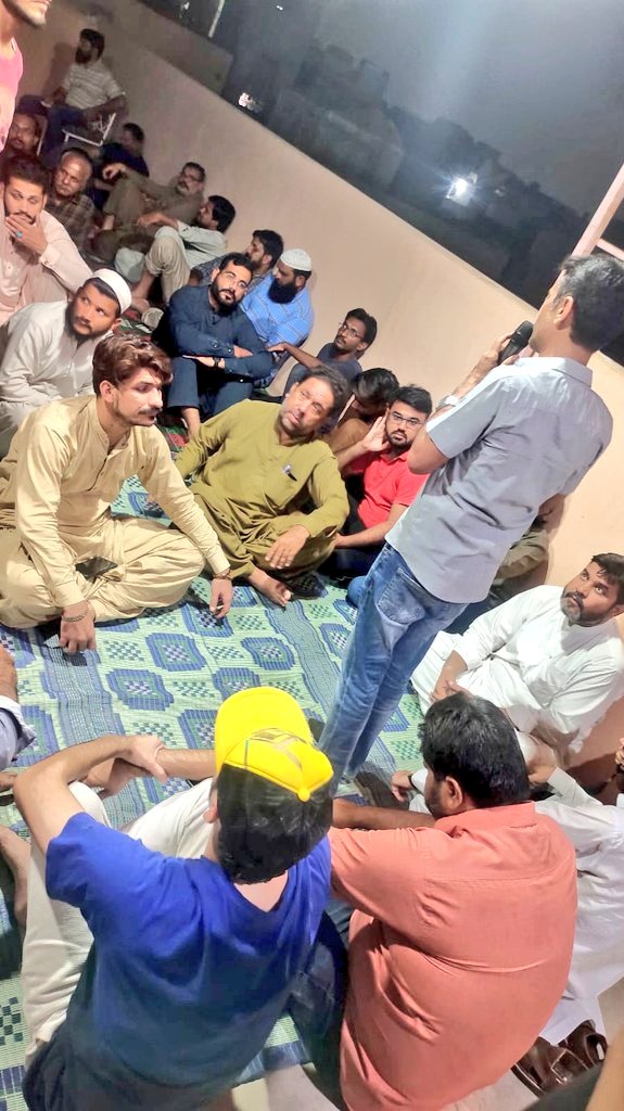 MeSaeedUrRehman's tweet photo. Day before yesterday. Explaining about upcoming LGE 2023 Karachi.
07th May Election day prepration.
#UC06 #PTINorthNazimabad
@NorthNazimabad_ https://t.co/u7rRan2nRR