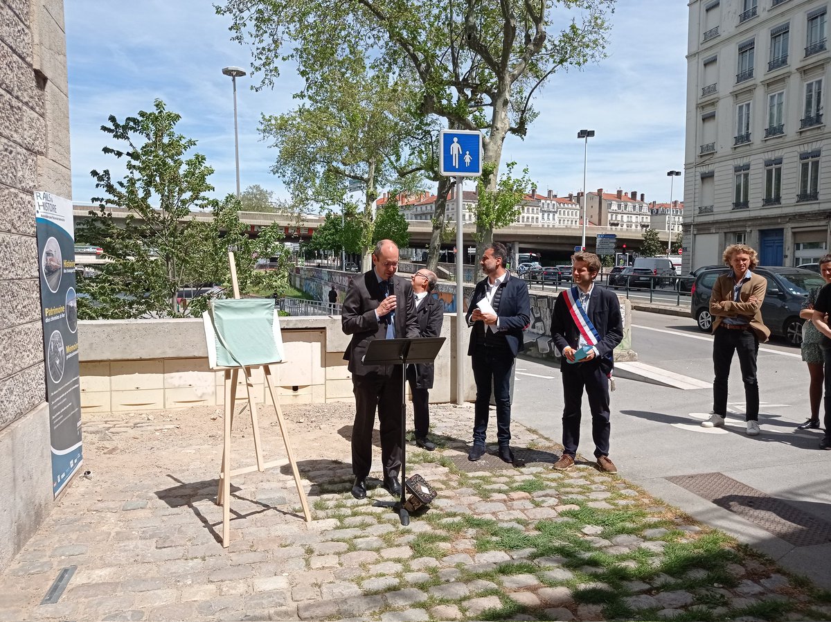 Railsethistoire's tweet photo. Inauguration du #Poste1 de Lyon-Perrache : prise de parole de Matthieu Chabanel, Président Directeur Général de @SNCFReseau https://t.co/YcPrBplG1A