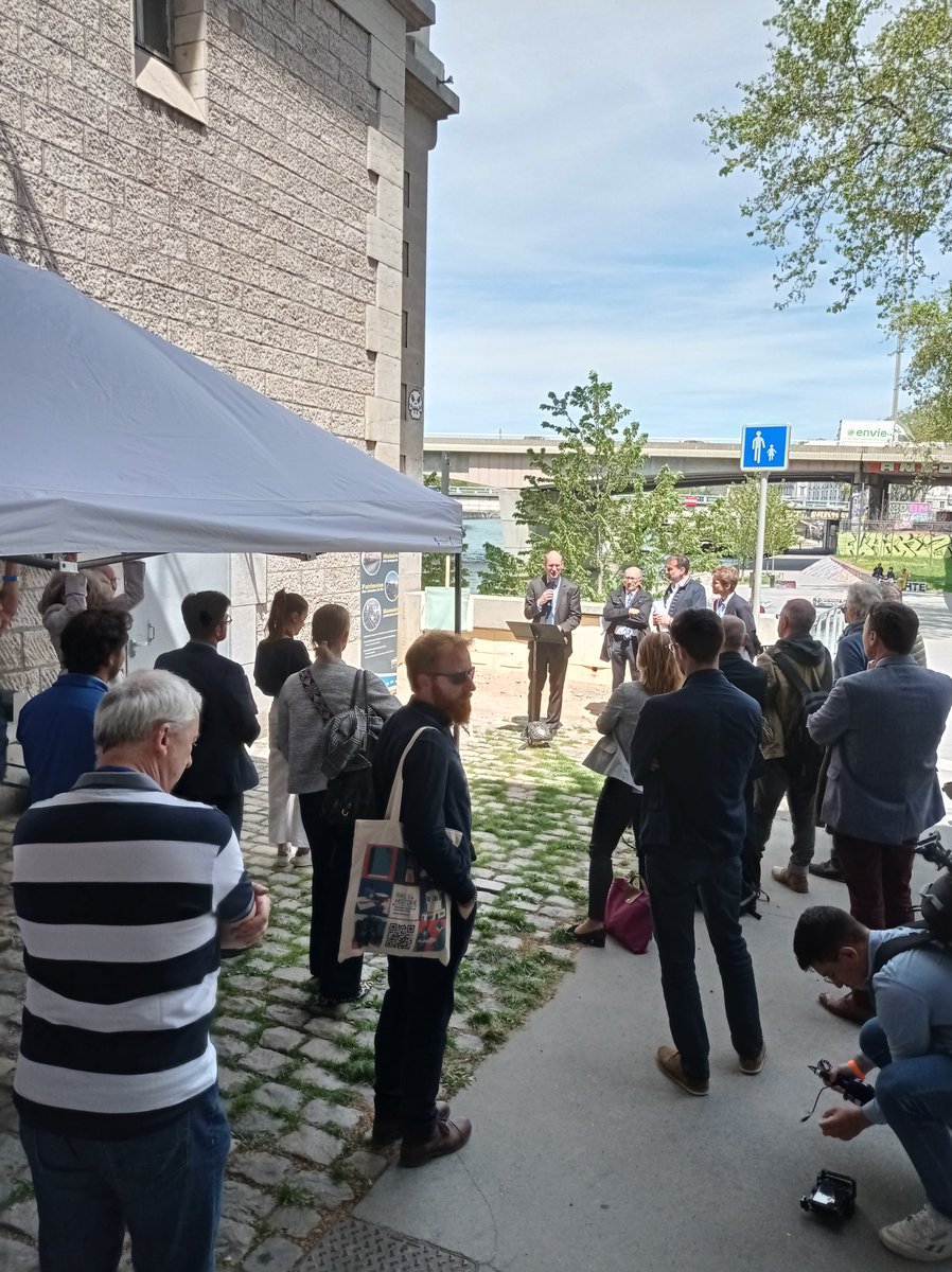 Railsethistoire's tweet photo. Inauguration du #Poste1 de Lyon-Perrache : prise de parole de Matthieu Chabanel, Président Directeur Général de @SNCFReseau https://t.co/YcPrBplG1A