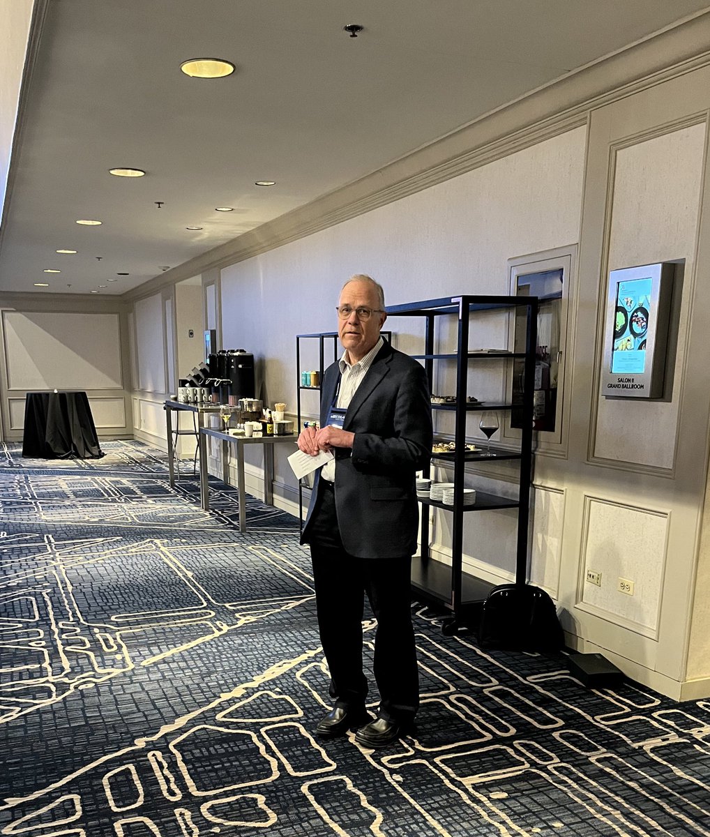 sanamloghavi's tweet photo. Celebrating Dr. @MRLitzow  at the @eaonc annual meeting. Mark led the #leukemia committee for 9 years, has contributed so much to improving  treatment for pts with heme malignancies,&amp; has been an incredible mentor and role model for so many of us. His dedication is unmatched. https://t.co/uAcHQTeQr3