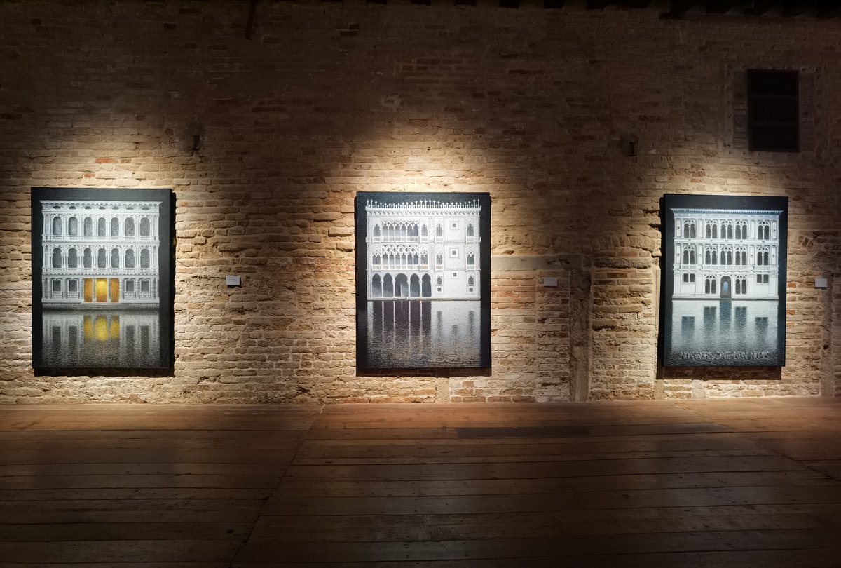 visitmuve_it's tweet photo. #Mostra #MuseoFortuny
🏛️Fino al 01/10 al piano terra di @PalazzoFortuny "SOCCOL. Riflessioni notturne"  

🖼️L'esposizione è concepita come uno spazio ritmato da dieci opere, nelle quali la luce notturna conferisce al tutto un'atmosfera metafisica.

🔗https://t.co/GOVvPpQQsd https://t.co/oi5TJTY0YI