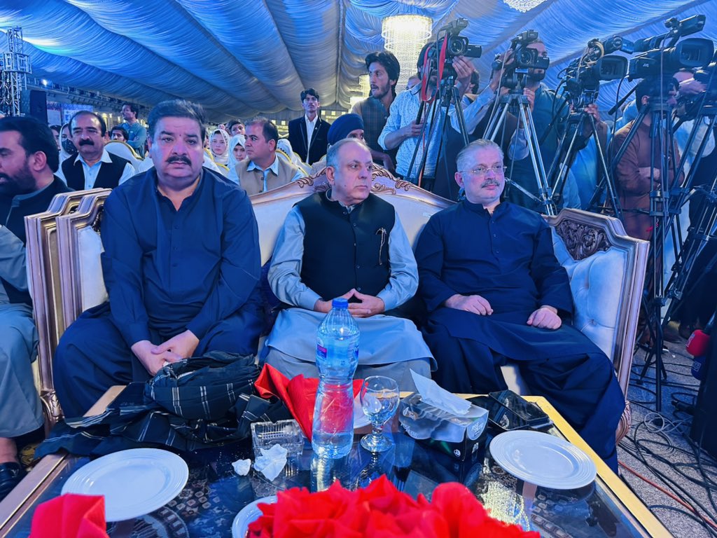 SyZulfiqarShah's tweet photo. کوئٹہ: صوبائی وزیر و انچارج پیپلزپارٹی ڈیجیٹل میڈیا شرجیل انعام میمن رکن صوبائی اسمبلی سید ذوالفقار علی شاہ اسپیشل اسسٹنٹ قاسم نوید قمر پیپلزپارٹی ڈیجیٹل میڈیا کے میٹ اپ میں ہزاروں کارکنان کے ہمراہ موجود ہیں
#PPPDigitalQuetta https://t.co/llmyvQlH8j
