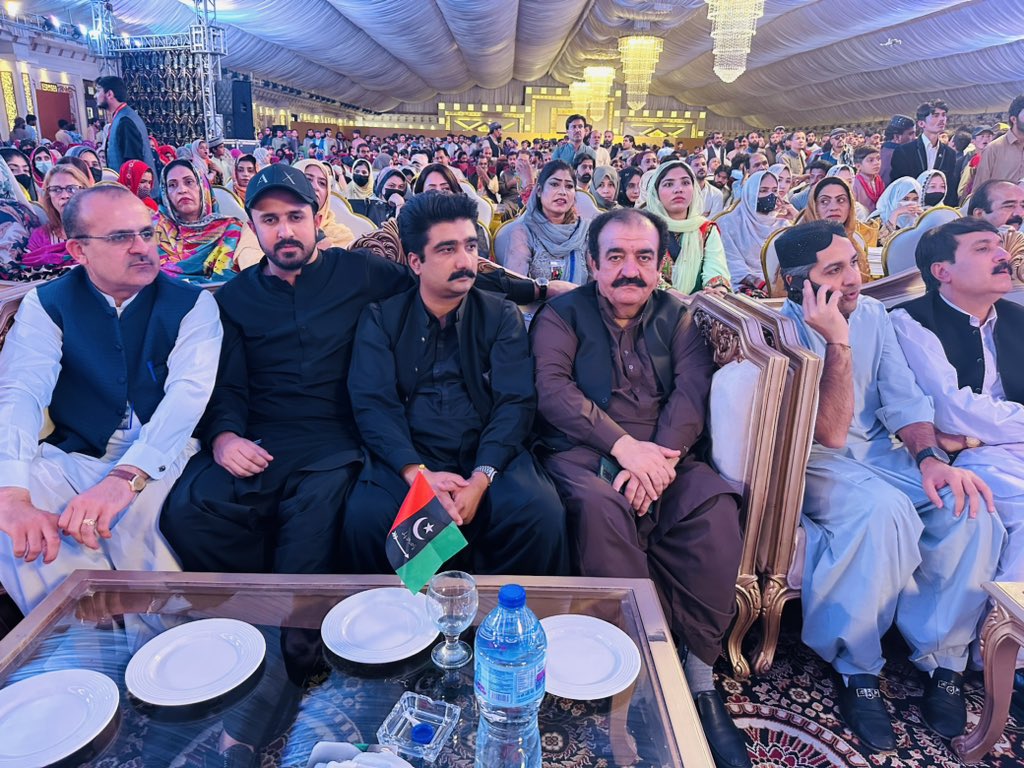 SyZulfiqarShah's tweet photo. کوئٹہ: صوبائی وزیر و انچارج پیپلزپارٹی ڈیجیٹل میڈیا شرجیل انعام میمن رکن صوبائی اسمبلی سید ذوالفقار علی شاہ اسپیشل اسسٹنٹ قاسم نوید قمر پیپلزپارٹی ڈیجیٹل میڈیا کے میٹ اپ میں ہزاروں کارکنان کے ہمراہ موجود ہیں
#PPPDigitalQuetta https://t.co/llmyvQlH8j
