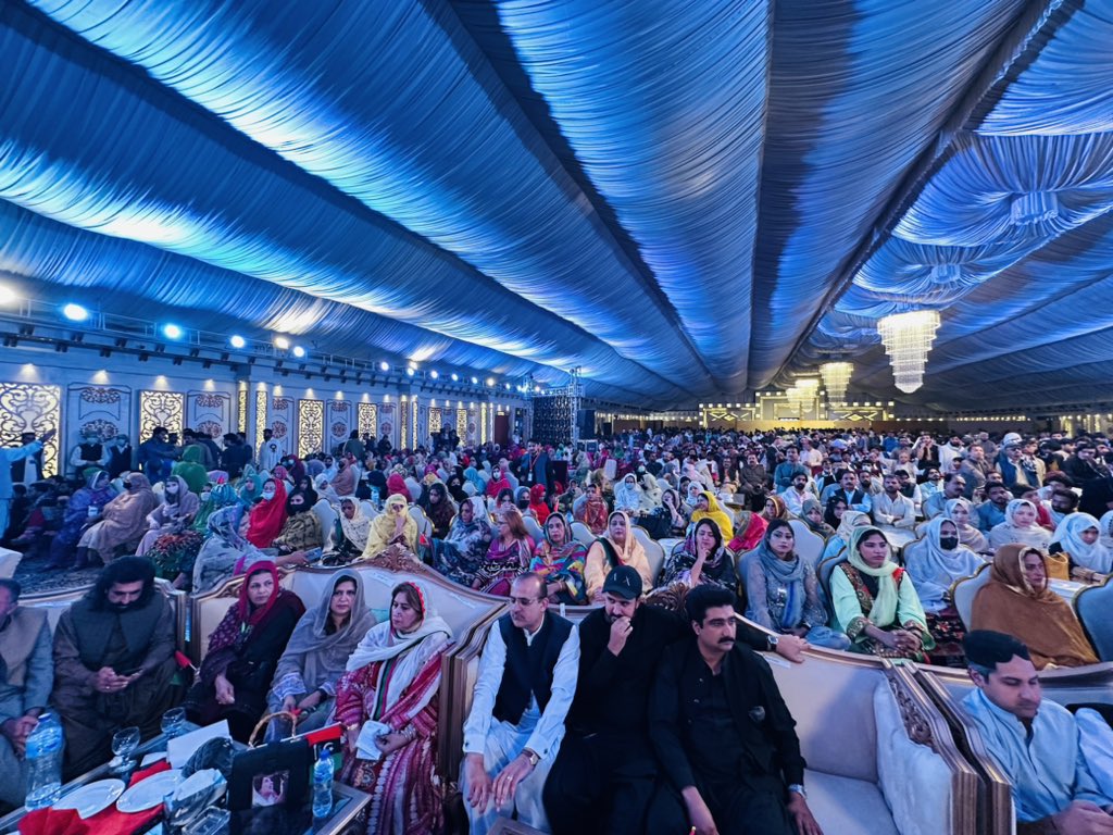 SyZulfiqarShah's tweet photo. کوئٹہ: صوبائی وزیر و انچارج پیپلزپارٹی ڈیجیٹل میڈیا شرجیل انعام میمن رکن صوبائی اسمبلی سید ذوالفقار علی شاہ اسپیشل اسسٹنٹ قاسم نوید قمر پیپلزپارٹی ڈیجیٹل میڈیا کے میٹ اپ میں ہزاروں کارکنان کے ہمراہ موجود ہیں
#PPPDigitalQuetta https://t.co/llmyvQlH8j