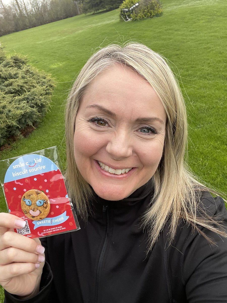 RobinKonst's tweet photo. It’s #smilecookie 😀 week at @timhortons ! In Keswick, proceeds go to the @georginacares fund!!! Don’t eat wheat? They have you covered with this cute pin! Grab yours today!!! #keswick #georgina https://t.co/RUPfebzcFI