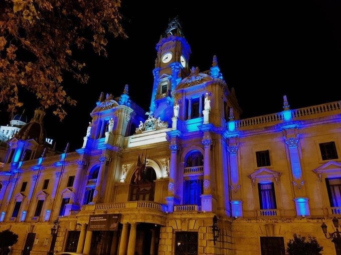 SalutVlc's tweet photo. 💙Con motivo del Día Mundial de la Hipertensión Pulmonar, que se celebra el 🗓️ 5 de mayo, hoy iluminamos la fachada del @AjuntamentVLC de color azul

➡️El objetivo es dar visibilidad a la #HipertensiónPulmonar, y concienciar y sensibilizar a la sociedad sobre esta enfermedad https://t.co/ojsmaTAj4r