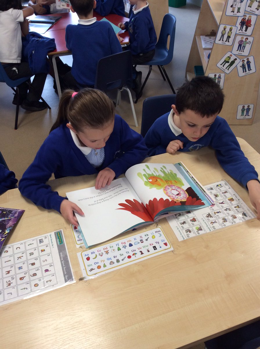 shortlanesend's tweet photo. Helford (yr 3/4) and Kenwyn class (yr 1)enjoying paired reading today, a lovely way to share stories together 😃🌟 https://t.co/FUmxLTMqML
