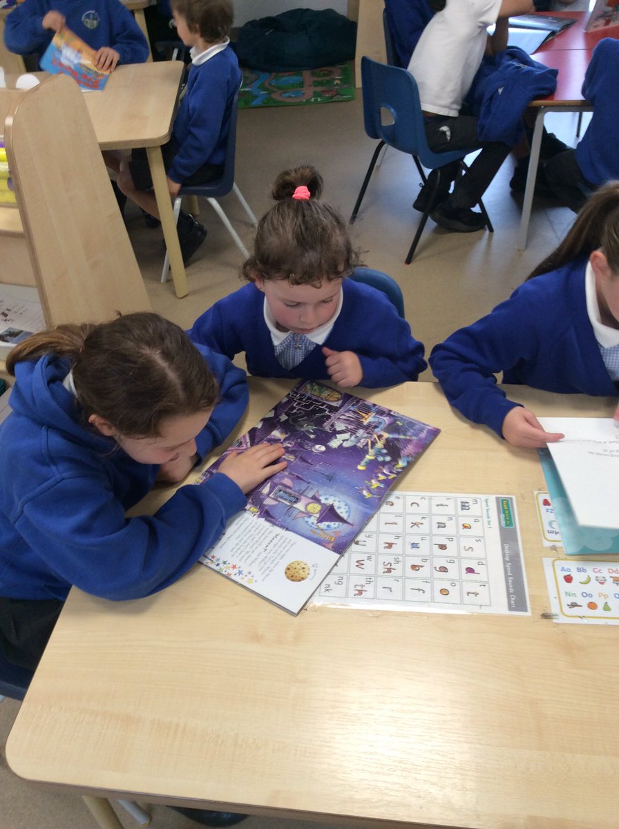 shortlanesend's tweet photo. Helford (yr 3/4) and Kenwyn class (yr 1)enjoying paired reading today, a lovely way to share stories together 😃🌟 https://t.co/FUmxLTMqML