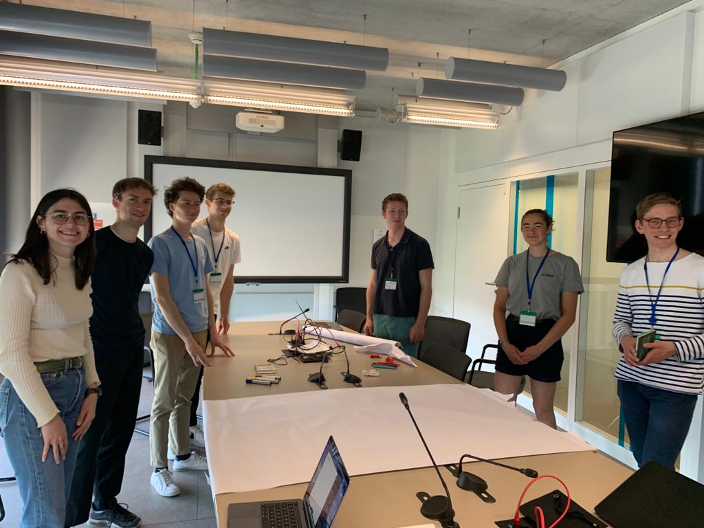 Hier c'était découverte de la dernière mouture de la #Fresquedelagriculture créée par un groupe d'étudiants de <a href="/centralesupelec/">CentraleSupélec</a> et les équipes de <a href="/i_Planet_A/">planet A®</a> ! L'occasion de lancer la production de la version digitale. Bravo aux équipes pour leur contribution à l'#agriculture !