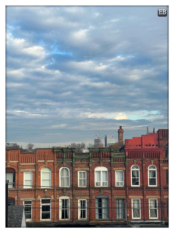 Eric_Brazier's tweet photo. “Jagged Little Sills” https://t.co/p1i5qAKf6o #TheDailyMobile #photography #Arches #Architecture #Bricks #Brickwork #Buildings #QueenStreet #QueenStreetWest #Roofline #Rooftops #Skyline #Toronto #Uneven #Victorian #Vintage #Windows #Windowsills https://t.co/XdSP8Np2r9