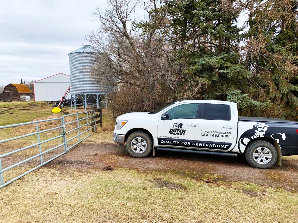 DutchOpeners's tweet photo. Our Northern Alberta Territory Manager, Chris Lupul, was out inspecting opener bodies &amp; tips on a used drill near Krakow, Alberta. This producer had purchased the drill prior to #plant23 &amp; wanted to ensure their openers were in good condition for seeding.

#DutchOpeners #CdnAg https://t.co/UHY4oLIxtD