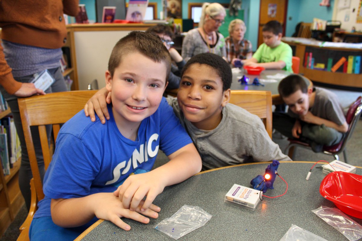 QuestarIIISPED's tweet photo. .@QuestarIII #BOCES students from George Washington School were joined by Ms. Macaluso &amp; Ms. Carbone for a special lesson on electricity. Students learned how to create a circuit to turn on a lightbulb with the use of playdoh &amp; a battery pack. Great job, students! #squishycircuit https://t.co/1ddxgLySgK