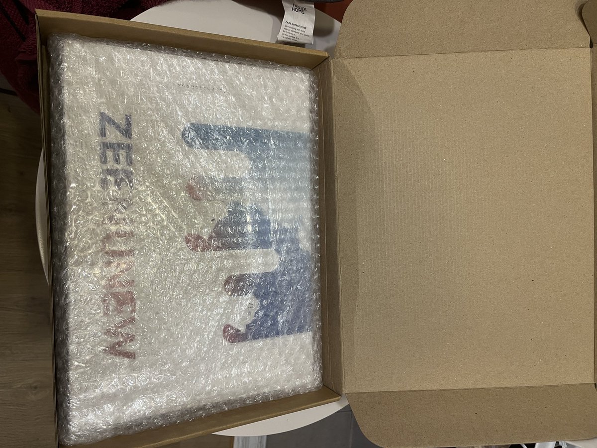yinyarya's tweet photo. ขอชื่นชมกับการขนส่งของ #ZeeNuNew1stPhotobook หน่อย แบบเร็วมากๆ สุดยอดเลยค่ะ #ZeeNuNew https://t.co/9AhZGBKvHZ