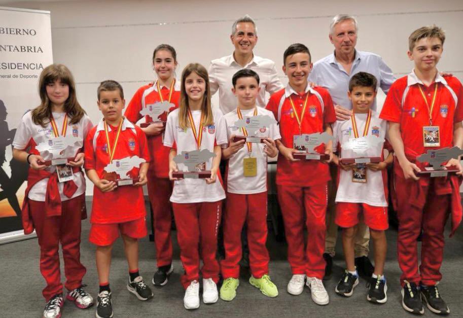 ✅ Zuloaga felicita a los karatecas cántabros por los triunfos logrados en el Campeonato de España infantil.

✅ Cantabria se ha situado en el 5º puesto del ranking nacional con 11 medallas en las modalidades de kata y kumite.

ℹ️➡️ bit.ly/3LSlVHA