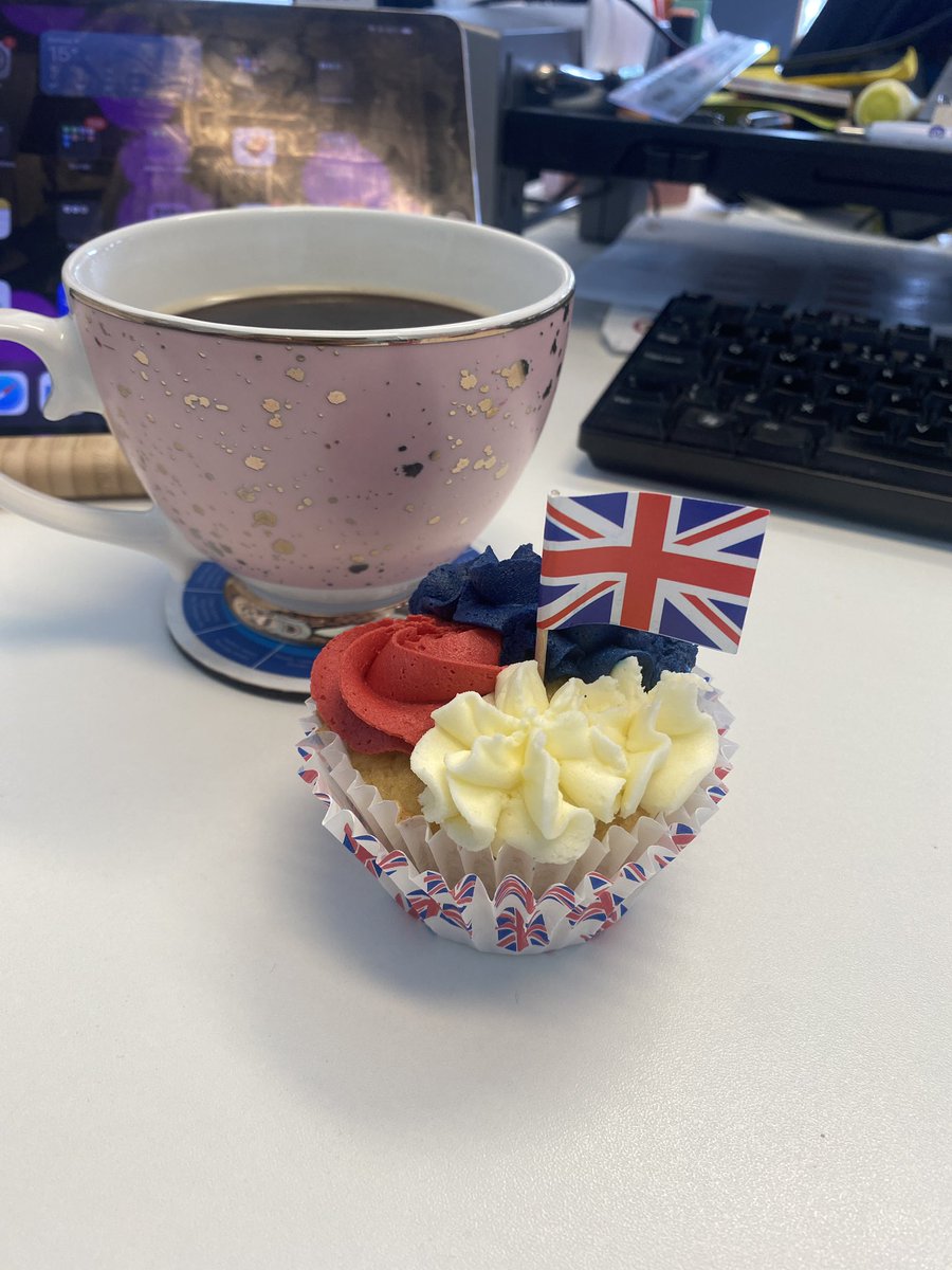 vivfernside's tweet photo. What a lovely treat for staff and students @BoltonCollege https://t.co/SUAJuwrVbJ