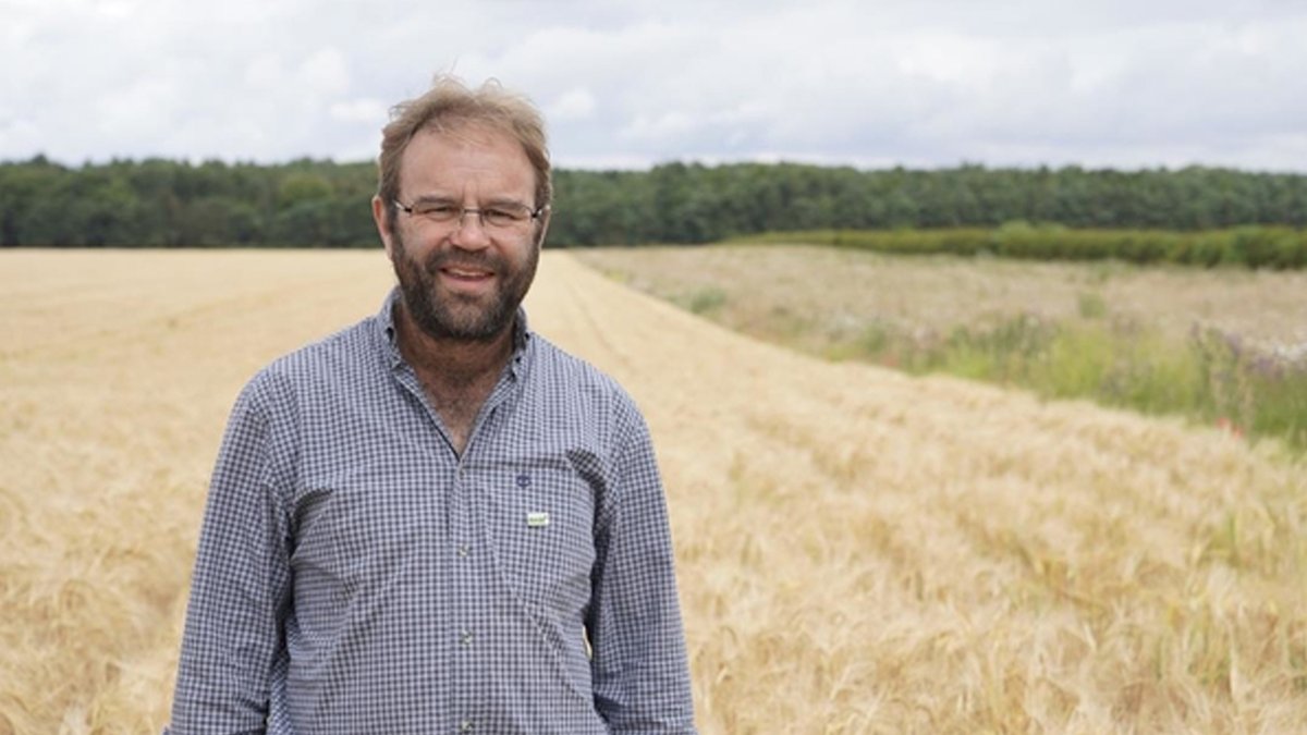 BASFcropUK's tweet photo. "It will transform you and your business. The fact that people in the industry actually know my name, and the doors it has opened, has been incredible."

Colin Chappell shares his experience as a winner of the Rawcliffe Bridge Award for Sustainability 2022 https://t.co/6hB7xrcnP3 https://t.co/dvNZ1vPpTB