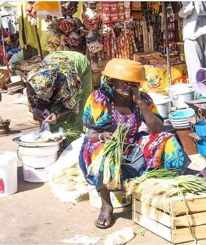 "Quand tu grandis pauvre, tu passes ton temps à réfléchir à comment aider tes parents, puis un jour, tu remarques que tu t'es aidé dans le processus. "

Que Dieu nous donne la force pour cesser les larmes de nos mamans. C'est pourquoi, nous devons nous battre nuit et jour.