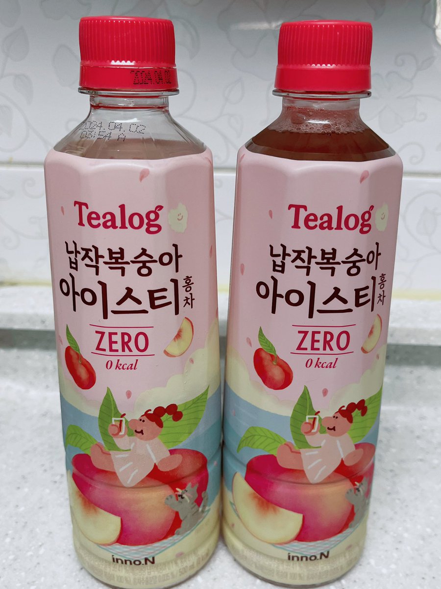 evolevoL_'s tweet photo. 티로그 아이스티 납작복숭아 홍차

cu에서 원쁠원!
사장님이 요즘 손님들이 이것만 사간다고 함😳
근데 진짜 맛있더요😍 https://t.co/I7hmXElPEe