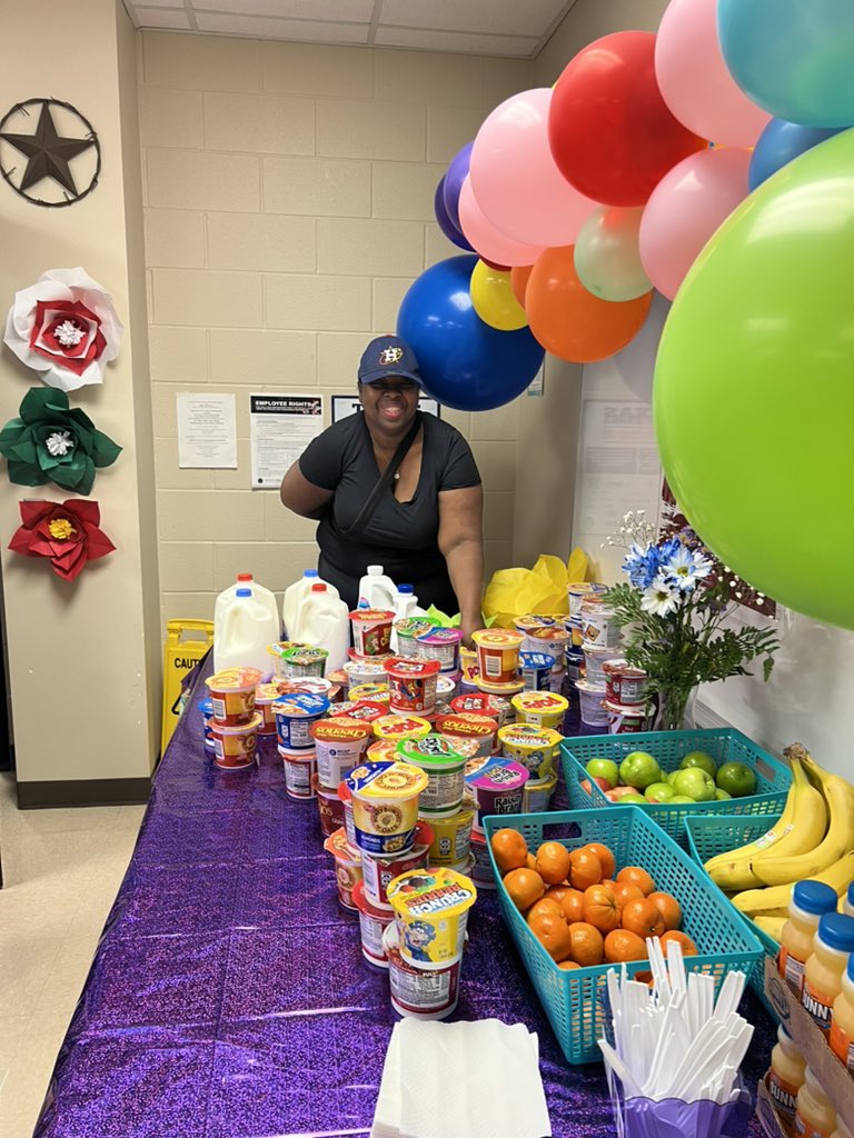 MajorElementary's tweet photo. Thank you to our MAJOR AMAZING PTO for celebrating our teachers for Teacher Appreciation. We appreciate you and our teachers! #DJDerek #STAARtestingiscomplete -#JOY https://t.co/RNKaPYVqNE