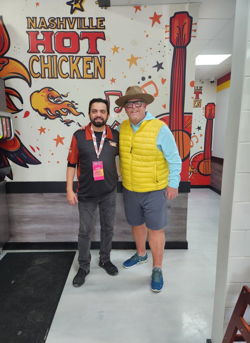 New HOT CHICKEN concept in Texas via California. Fantastic menu options, sides, and blooming onions. They're using all fresh never frozen chickens and house sauces. Crimson Coward Nashville Hot Chicken. Fantastic visit with delicious succulent chicken. 
crimsoncoward.com/locations/crim…