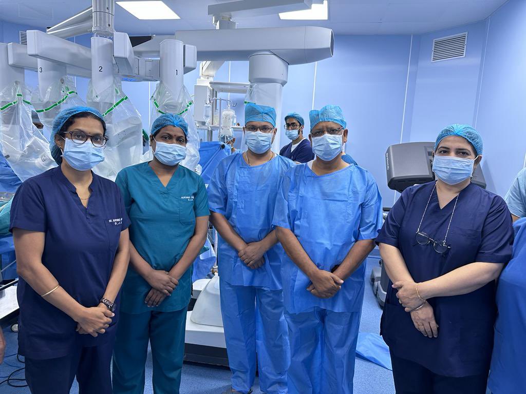 mansukhmandviya's tweet photo. Congratulations to Safdarjung Hospital's doctors for creating a new world record by performing the 200th International live surgery using robotics, 3-D lap webcast.

🇮🇳 is leading the world in providing training in Robotics &amp; 3-D lap, using advanced tech.

https://t.co/ItiGg8gUWr https://t.co/ww0HTpBqP9