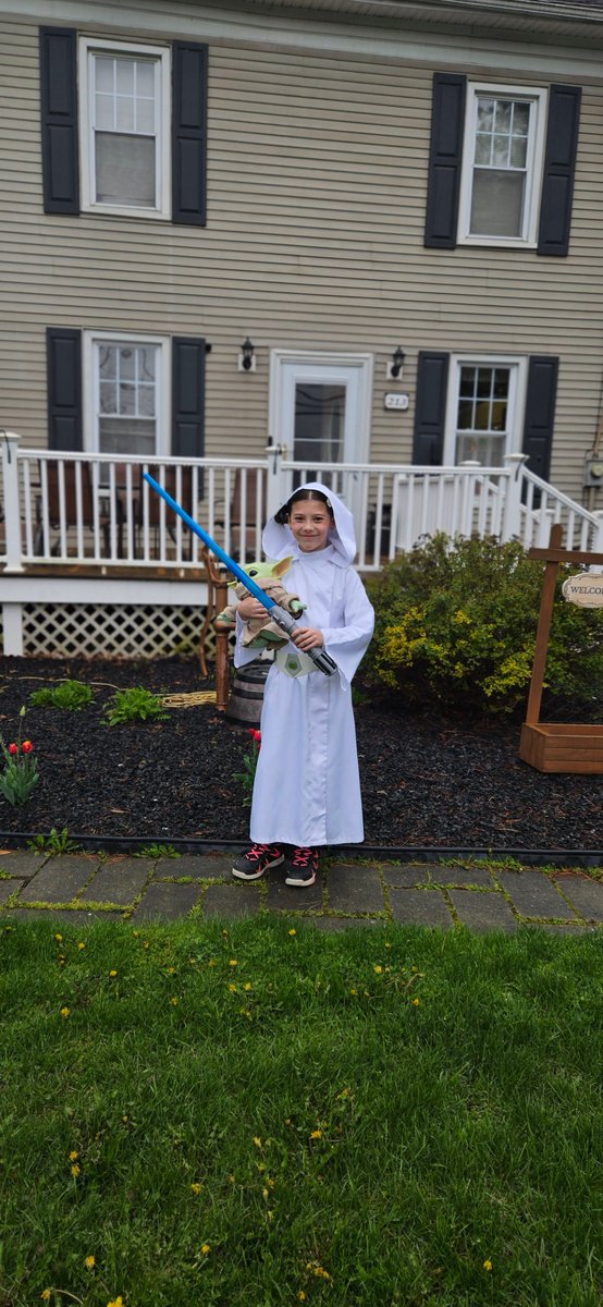 KerriFern82's tweet photo. The force is strong with this one #MayThe4thBeWithYou #StarWarsDay https://t.co/yHIIyFFJnL