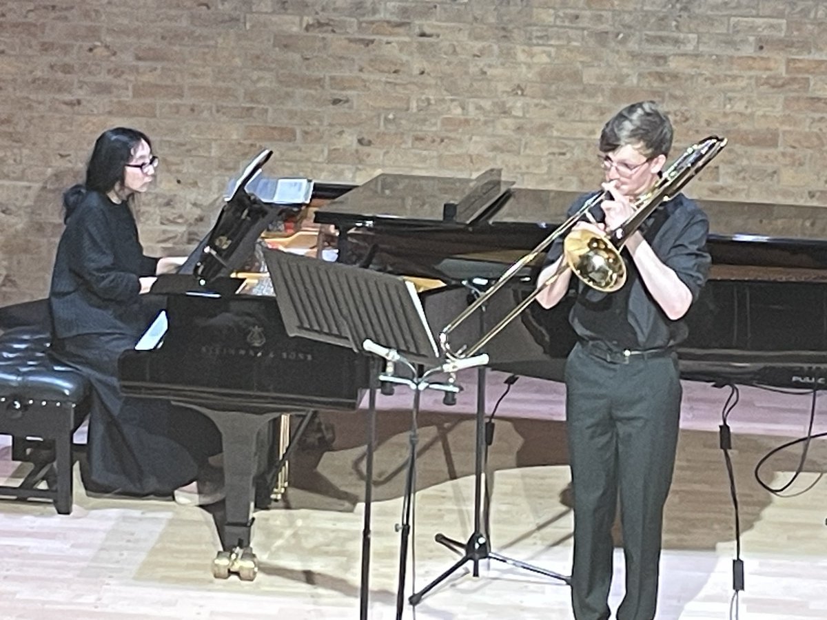 springman_sarah's tweet photo. Such a wonderful opportunity to listen to talented students &amp; young musicians ⁦@MakiSekiya⁩ (piano) &amp; #SamPhilips (trombone) followed by mezzosoprano #EmmavanSetten with #JamieCochrane (piano). ⁦@JdP_oxford⁩ ⁦@hilda_beastoxf⁩ ⁦@sthildas_events⁩ #Livestream https://t.co/KPFq7gRfCc