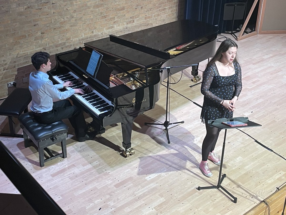springman_sarah's tweet photo. Such a wonderful opportunity to listen to talented students &amp; young musicians ⁦@MakiSekiya⁩ (piano) &amp; #SamPhilips (trombone) followed by mezzosoprano #EmmavanSetten with #JamieCochrane (piano). ⁦@JdP_oxford⁩ ⁦@hilda_beastoxf⁩ ⁦@sthildas_events⁩ #Livestream https://t.co/KPFq7gRfCc