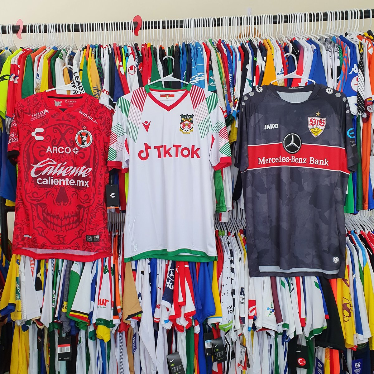 MystiqueJerseys's tweet photo. ⏰️ Giveaway ⏰️

If Marcus Rashford or Kaoru Mitoma score first tonight! 

Someone win will a free football shirt

➡️ https://t.co/s6kAUEURIL 📦❓️👕

🔄 Retweet &amp; Follow to Enter https://t.co/d4F03XkH0D