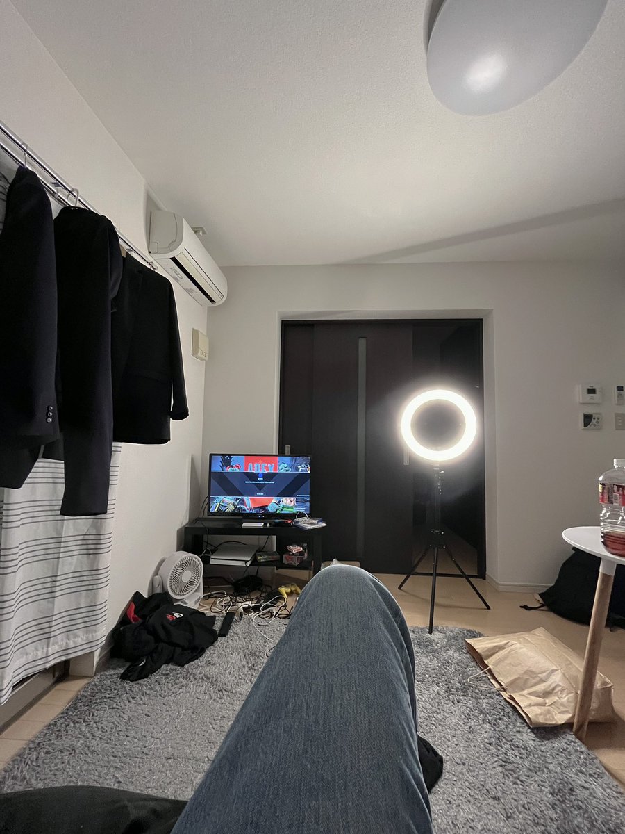 S9wV8's tweet photo. 今年の夏着たいtシャツ集まってきた

部屋が汚いのは置いといて、このリングライトの使い道だれか

#日常垢 
#お洒落さんと繋がりたい 
#日常垢さんと繋がりたい https://t.co/GIXXkM2V5e
