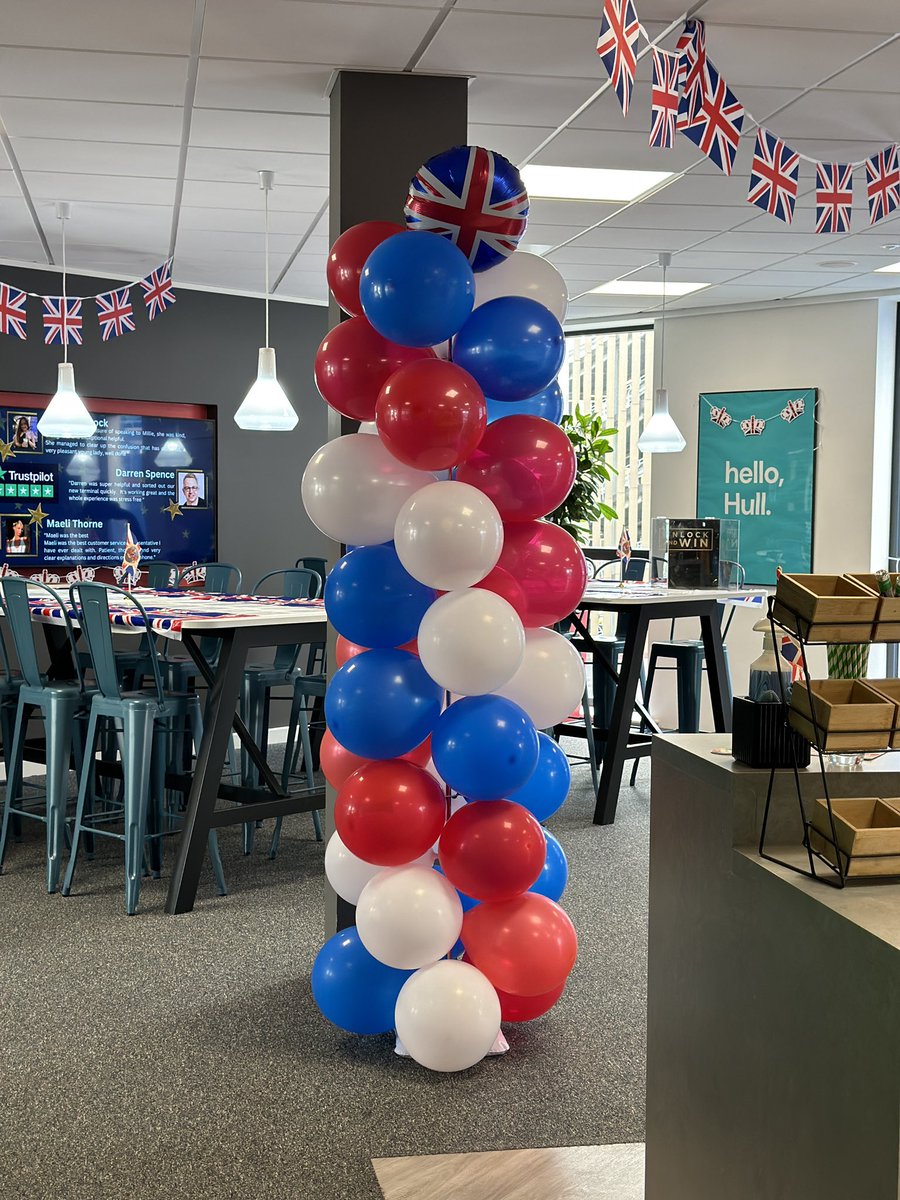 This mornings #coronationcelebration  #balloondecor and #safecracker setup completed for our clients <a href="/dojo_business_/">Dojo</a> #hull