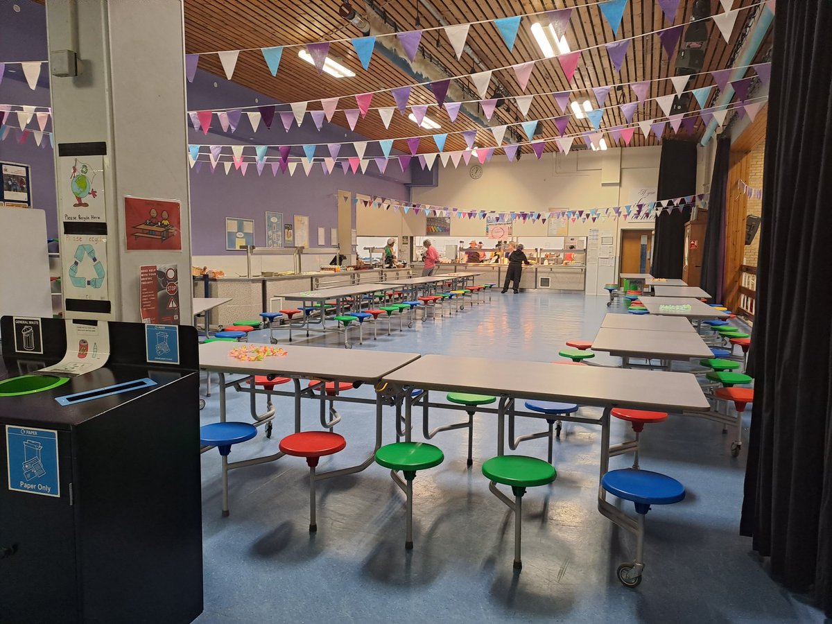 shsheadstudents's tweet photo. School Gala Lunch! 🎊 Thank you to Mrs Main and SLT for organising a great lunctime filled with music (featuring the amazing staff band Mrs GoodBAND and Ceilidh) and great food as well as flower garlands! 🌸 #gala https://t.co/m4371gwiIj
