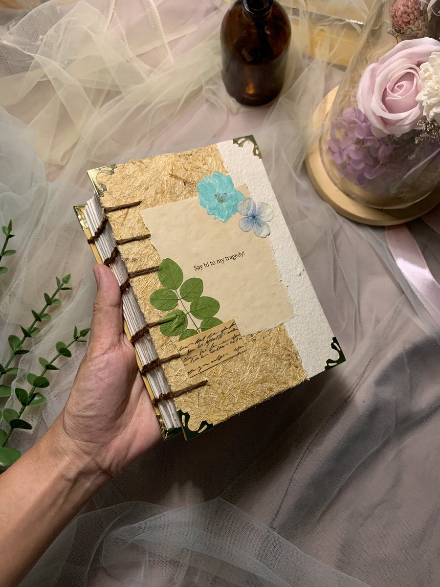 literarybase's tweet photo. Guys, cuman 69k uda dapat notebook cakep gini 🥹
Dalamnya blank pages, isi kertas novel/bookpaper dan isinya 200 halaman. Bisa custom tulisan di cover. Size A6 &amp; A5.

Cus kepoin IG and syupinya:
https://t.co/XT1ujm5mru
https://t.co/KwzJUeRojH https://t.co/IbxP7sUePU