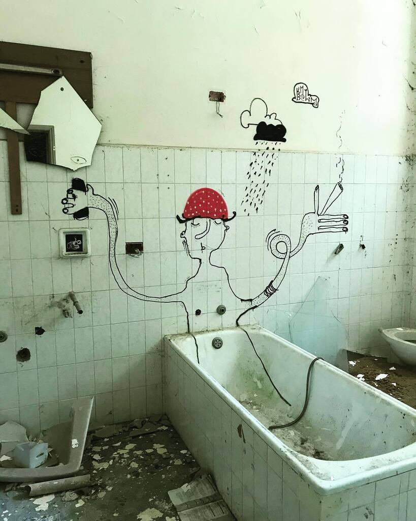 Silverlicchi's tweet photo. #bath #shower #abbandoned #graffiti #streetart #graffitiart #streetartphotography #streetarteverywhere #igersgraffiti #graffitilove #graffitilovers https://t.co/VTNdDl4xM2 https://t.co/A0bwjbPL1u