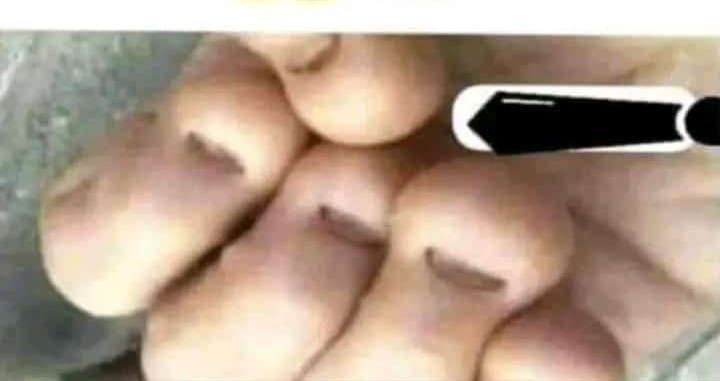 ni_zar_01's tweet photo. Babe, send me 100k i wana make ma nails. 
  
The nails.... 👇👇👇🙏 https://t.co/FWPENZ4Q5u