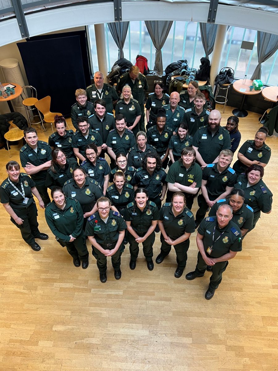 Ldn_Ambulance's tweet photo. As part of our mission to share life-saving #CPR and defib skills with Londoners, we're expanding our bank of #TeamLAS staff and volunteers who are ready to deliver public-facing training. Coming to a #LondonLifesavers event near you! 👋💚

Learn more: https://t.co/0TE45ywgRb https://t.co/n6XZScCp9o
