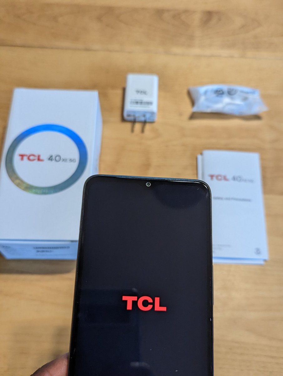 ToukiMtl's tweet photo. #TestenCours: le nouvel appareil abordable #TCL #40XE5G de la compagnie @TCL_CA
 À l'achat (environ 290), il vient avec un téléviseur Android de 32 pouces... https://t.co/BW1MW6US6u