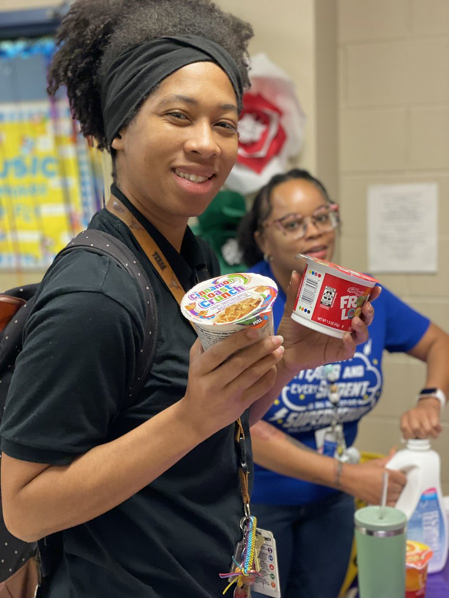 MajorElementary's tweet photo. When you catch one of your favorite custodians bringing in the joy this morning for Teacherโs Appreciation! #MajorAllStars https://t.co/Ukz8jZNkx9