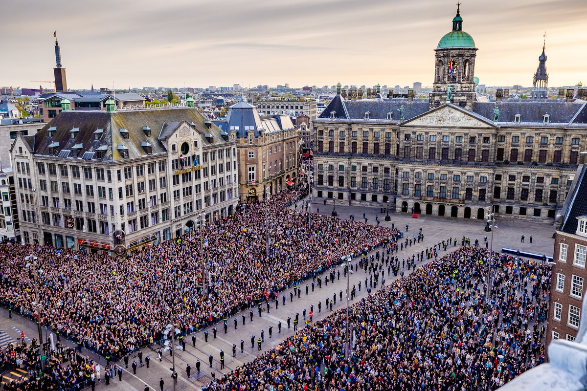 Vanavond om 20.00 uur zijn we 2 minuten stil tijdens de Nationale Herdenking. Je bent van harte welkom om de herdenking op de Dam in Amsterdam bij te wonen. Meer informatie over hoe daar te komen vind je hier: reisinfo.gvb.nl/nl/omleidingen…