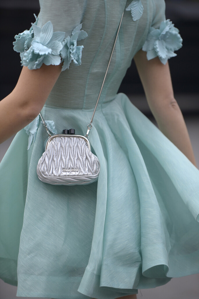 ankabel_'s tweet image. No son de Bimba y Lola aunque lo parezcan: los bolsos de Mango perfectos para tu próximo look de invitada  ift.tt/balRgN4