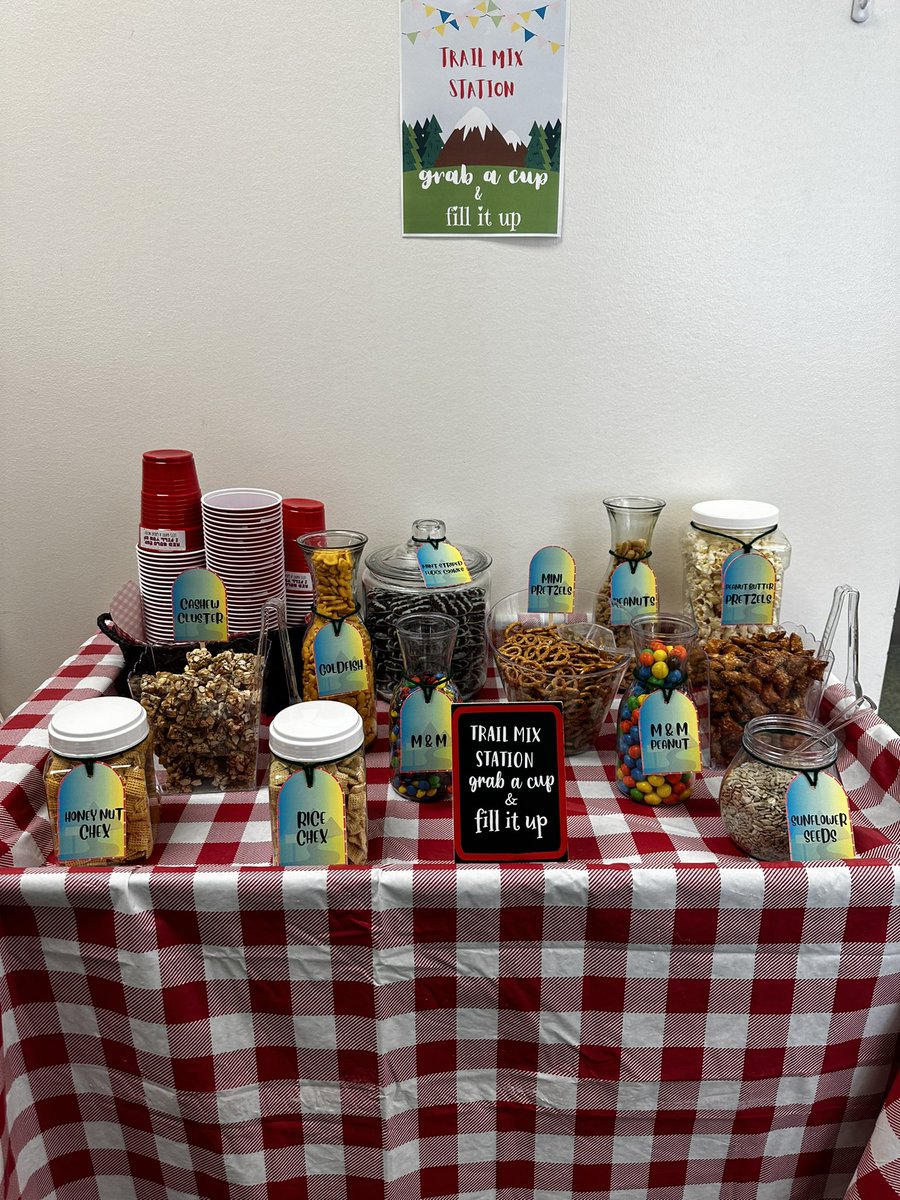 Oakton_ES's tweet photo. Thank you @Oakton_Elem and @OaktonES_AP for trail mix! https://t.co/JnMghHeDqM