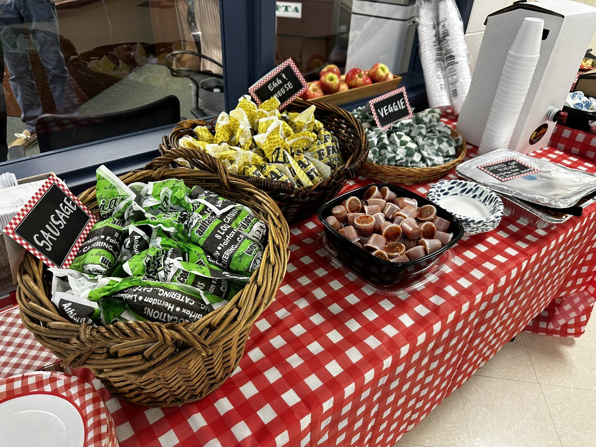 Oakton_ES's tweet photo. Thank you @OaktonESPTA for the delicious breakfast! 🌯 https://t.co/ln9Oldicjz