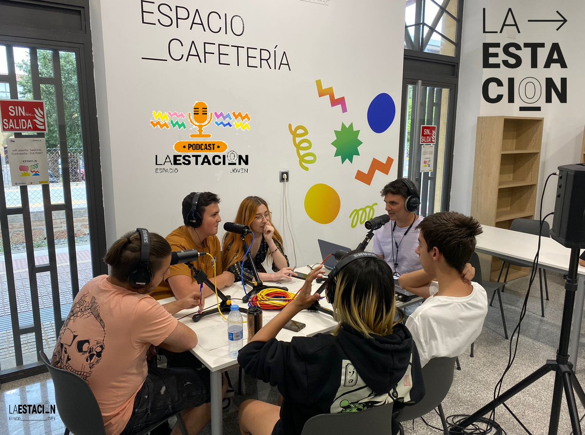 Aquí puedes escuchar el resultado del taller de #podcast que se lleva a cabo en el #EspacioJoven, La Estación. El próximo viernes 12 de mayo es el último. No pierdas la ocasión. drive.google.com/file/d/14e9lbG…
#plancorresponsables #Lorca #Juventud #infancia #espaciojuvenil