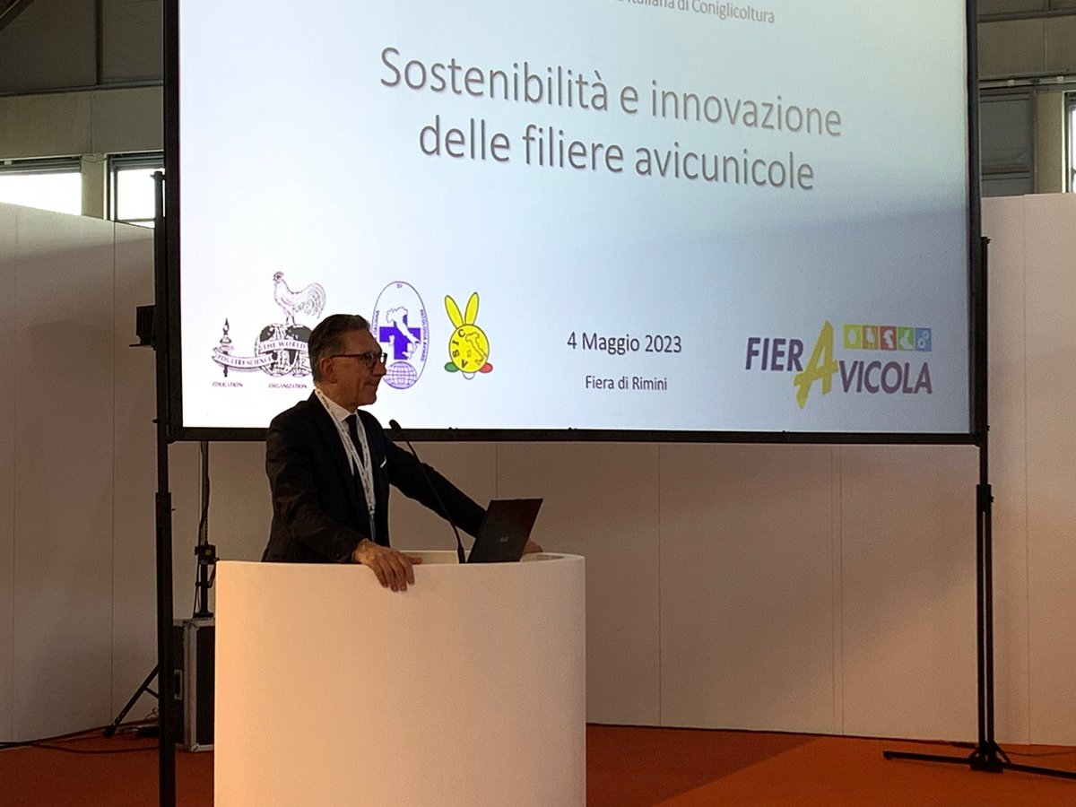 _Unaitalia's tweet photo. #Fieravicola2023
Antonio #Forlini, presidente #Unaitalia per i saluti di apertura del convegno a cura delle principali associazioni scientifiche di settore #WPSA, #ASIC e #SIPA su #sostenibilità e innovazione delle #filiere avicunicole https://t.co/gB7rg3reQy