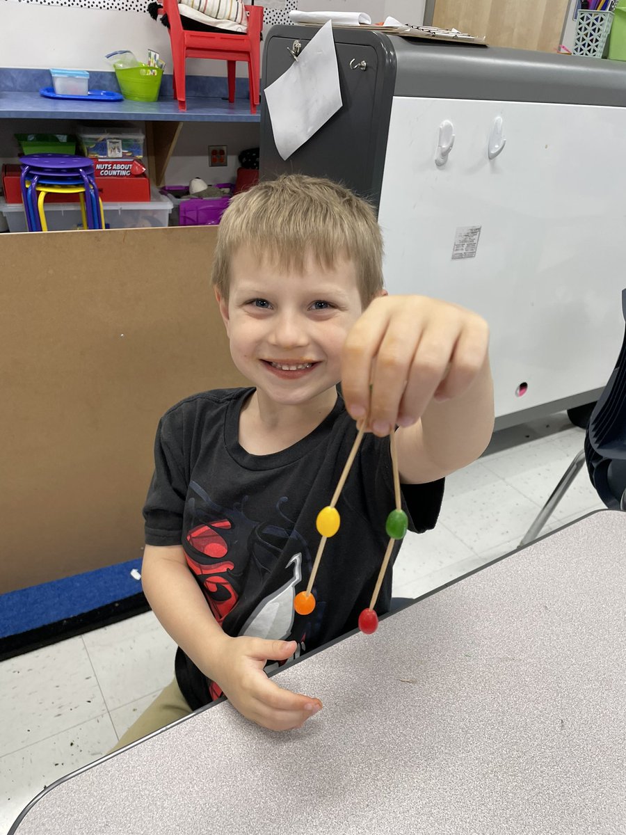 MsFortnersPrek's tweet photo. J is for jelly bean structures! https://t.co/owXf0UVUEk